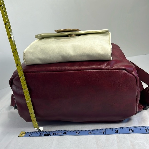 Hogwarts Backpack, Sealed Letter Pocket, dark red, cream, gold - Picture 11 of 13